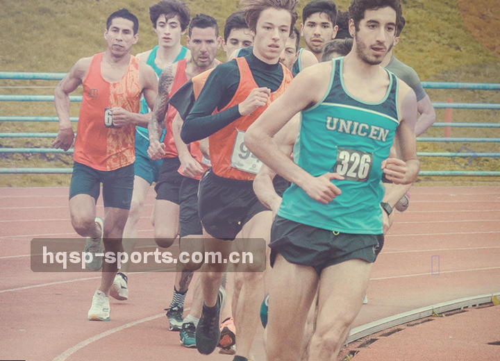 冷静比对比分看板 观察球员跑位细节